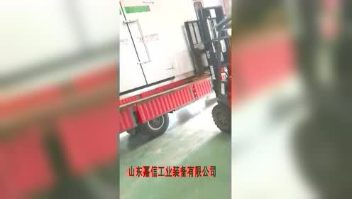 設備裝貨(huo)現(xiàn)(xian)場待(dai)髮(fa)貨