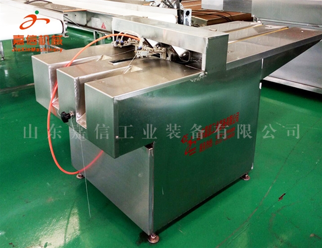 香(xiang)腸紮線(xian)機(ji)